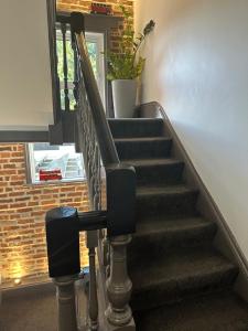 Green Corner Villa - Walls Hill - Cosy Luxury Apartment in Central Torquay with Free Parking & EV