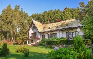 4 Bedroom Awesome Apartment In Lukowo