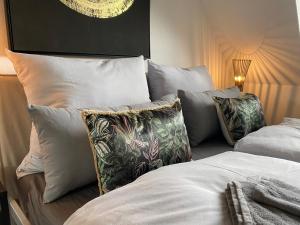 Apartment 1 - Modernes Dachgeschoss-Studio in Duisburg Meiderich, 4,7 km Hbf, U-Bahn 250m, Flughafen Düsseldorf 28 km, Landschaftspark 2,9 km