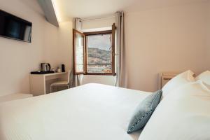 Superior Double Room with Sea View room in Torre Porto Venere