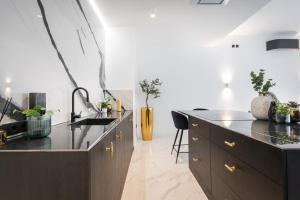 Basilica Presidential panorama suits