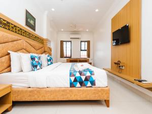 Hotel Galaxy Opp Surat Railway Station