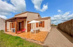 Maisons de vacances Beautiful Home In Jard-sur-mer With Wifi And 4 Bedrooms : photos des chambres