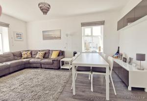 PLAS DARIEN-3 BED APT- SEA VIEWS - SLEEPS 5