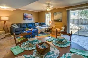 Breezy Fort Walton Townhome about 5 Mi to Beach! - Крествью