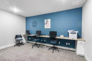 Luxury 3 Bedroom2 Bathroom Condo in Melbourne FL with Pool, Gym and Laundry