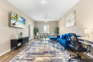 Luxury 3 Bedroom2 Bathroom Condo in Melbourne FL with Pool, Gym and Laundry