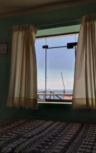Dawn House - Lago Titicaca
