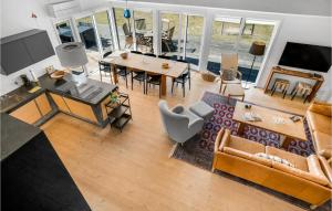 Amazing Home In Ebeltoft