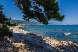 Apartments with a parking space Kastel Stafilic, Kastela - 20926