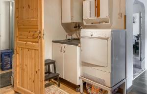 Cozy Apartment In Skärblacka With Wifi