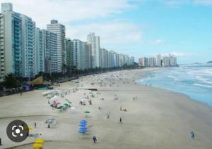 Apartamento pé na areia inteiro-4 quartos 3 cama casal ,4 camas solteiro-3 salas cozinha