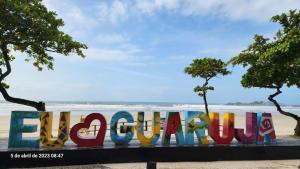 Apartamento pé na areia inteiro-4 quartos 3 cama casal ,4 camas solteiro-3 salas cozinha