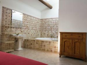 Villas Welcoming Villa with Private Swimming Pool in Montfrin : photos des chambres