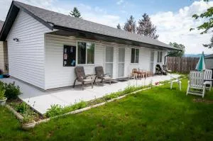 Guest Suite Private Retreat for 2 Guests With AC - 4 Units Available - Lynden
