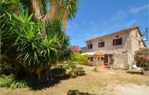 Maisons de vacances Stunning home in La Garde with 2 Bedrooms, Internet and Outdoor swimming pool : photos des chambres