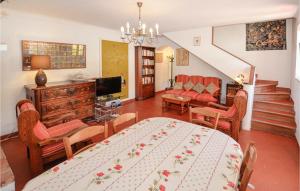 Maisons de vacances Lovely Home In La Garde With Kitchen : photos des chambres