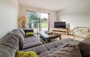 Stunning Home In Saint-Denoeux