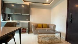 Arcadia Beach Continental