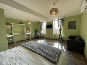 Maisons de vacances Gite Louchy-Montfand, 3 pieces, 4 personnes - FR-1-489-444 : photos des chambres