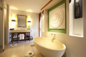 Rawai Palm Beach Resort - SHA Extra Plus