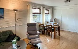 Cozy Apartment In Offersøy With Sauna - 勒丁恩