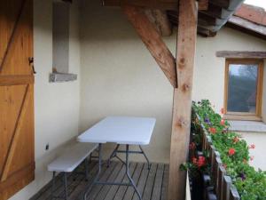 Maisons de vacances Gite Saint-Medard-en-Forez, 4 pieces, 6 personnes - FR-1-496-279 : photos des chambres