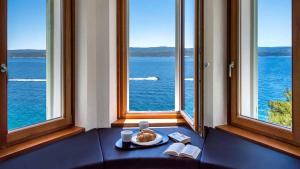 A beachfront villa near Omiš with a sauna and a gym