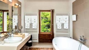 A beachfront villa near Omiš with a sauna and a gym