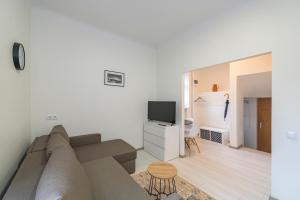 Historical Oldtown Charm with Modern Comfort by Polo Apartments