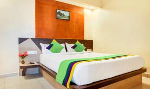 Treebo Golden Inn, 700 Mtrs From Promenade Beach
