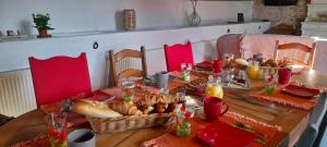 B&B / Chambres d'hotes La Ferme de l'isle et sa Roulotte : photos des chambres