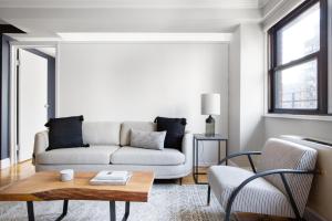 Midtown E 1BR Office nook Doorman Gym NYC-43