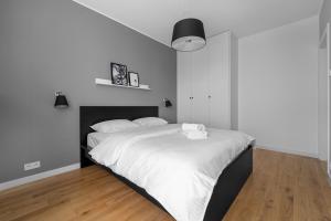 Ostrobramska 126 Praga Apartment by BookingHost