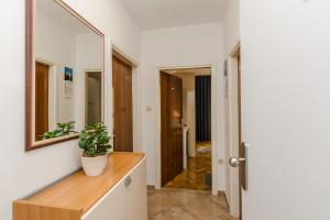 Neva room with private bathroom