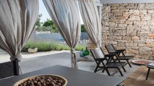 Rustic luxury villa with stunning interior in Tinjan