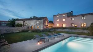 Rustic luxury villa with stunning interior in Tinjan 