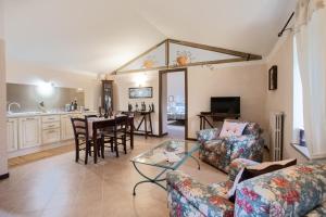 Casale Montemoro With Pool - Happy Rentals