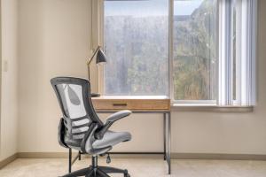 Dublin 1BR w Gym Lounge Pool nr BART SFO-1041