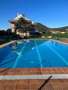 Playa de Berria -Apartamento con piscina y vistas al mar