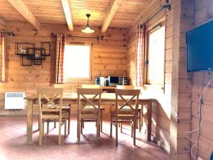 Chalets Chalet La Joue du Loup, 3 pieces, 6 personnes - FR-1-504-656 : photos des chambres