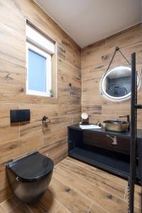 Ground-Floor La Reina Apartment - Private Heated Pool & Garden