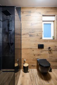 Ground-Floor La Reina Apartment - Private Heated Pool & Garden