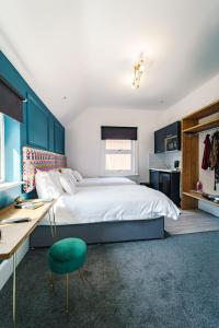 The Adelphi Aparthotel