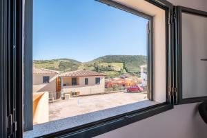 [SEA 10MIN] Modern house with pool in the hills