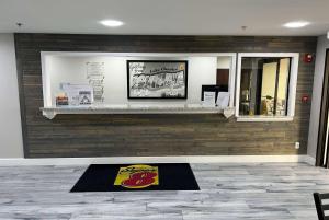 Super 8 by Wyndham Lake CharlesSulphur