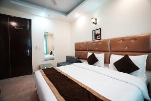Hotel S & B East Inn - Patel Nagar
