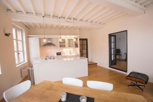 Appartements Centrally located, refurbished modern flat with views over the historic port : Appartement 3 Chambres