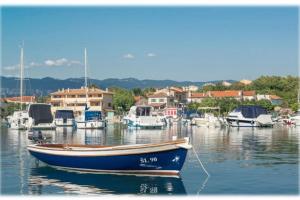 Nice apartment with balcony very close to the sea