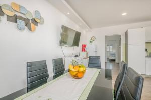 Nice apartment with balcony very close to the sea